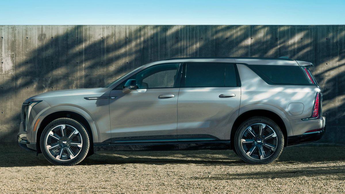 Cadillac’ın Yeni Elektrikli SUV’si Görücüye Çıktı: Şimdiye Kadar Üretilen En Uzun SUV!