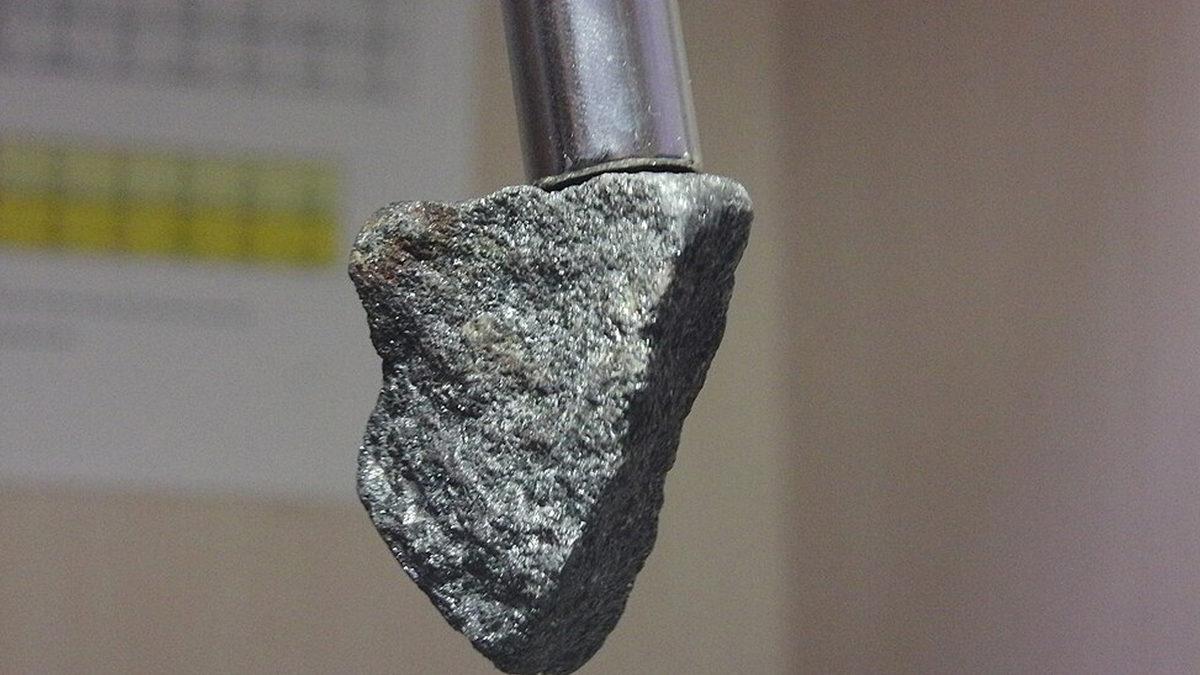 Bazı Taşları Elinize Alarak Demir Olan Her Şeyi Toplayabilirsiniz! Peki Bu Taşlar Nasıl Çekim Gücüne Sahip Olabiliyor?