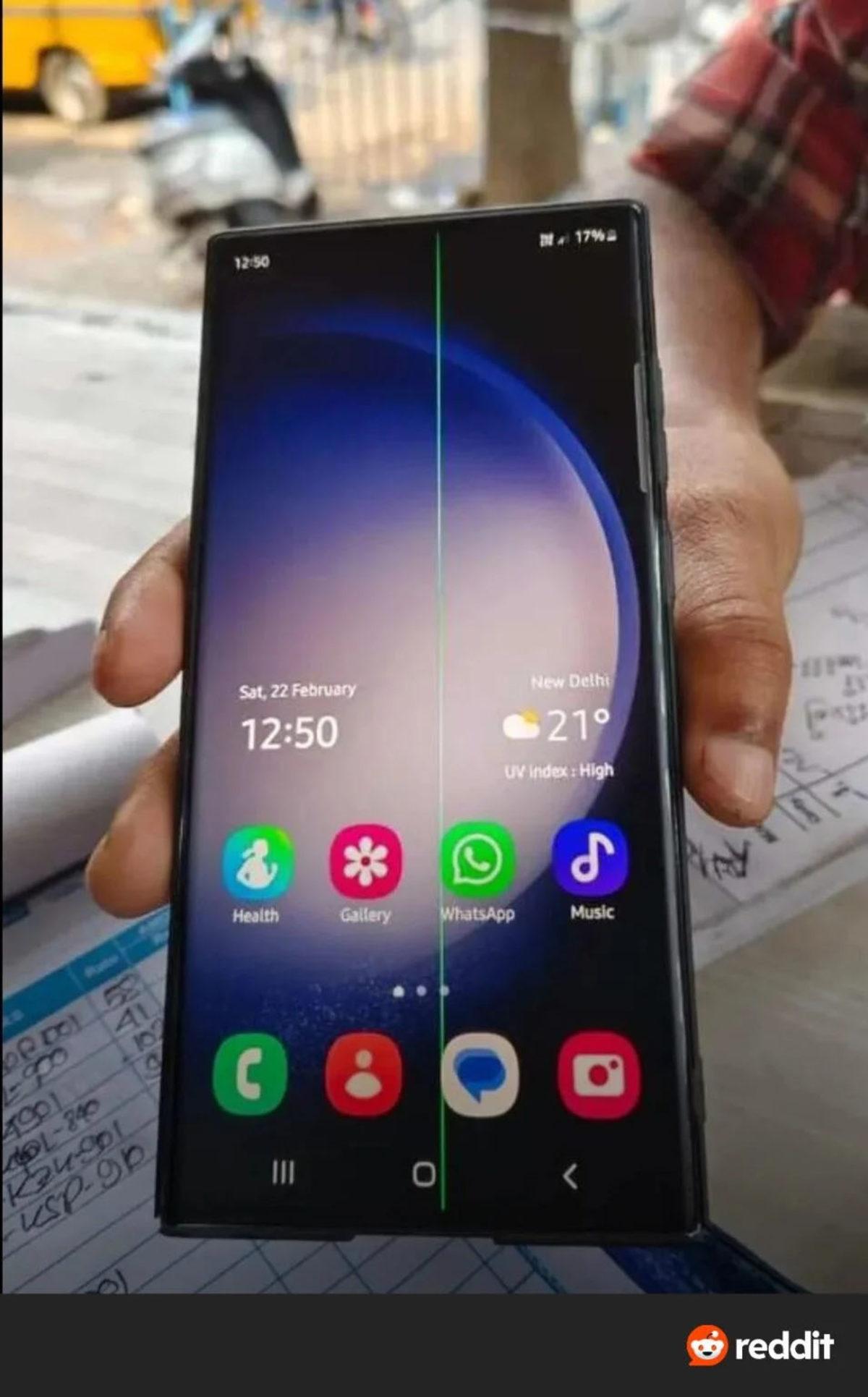 Samsung Galaxy S23 Sahipleri Dikkat: Telefonların Ekranlarında Garip Çizgiler Belirmeye Başladı!
