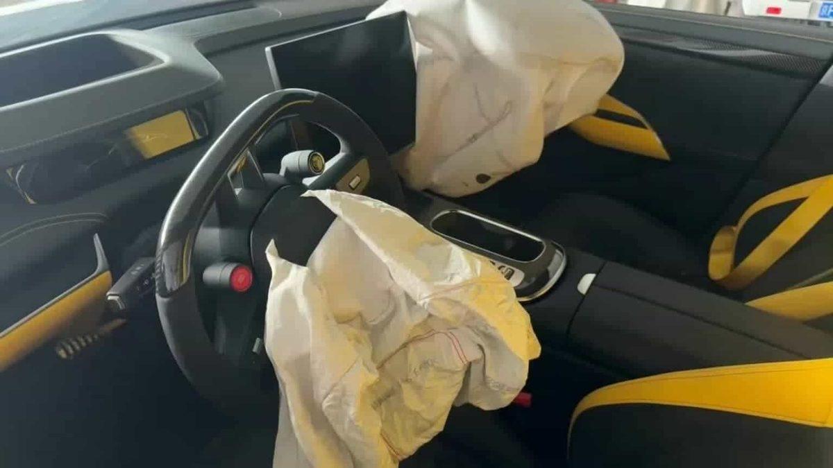 Xiaomi’nin 1.500 Beygirlik Yeni Elektrikli Otomobili SU7 Ultra, İlk Kez Kaza Yaptı: Ciddi Hasar Aldı [Video]