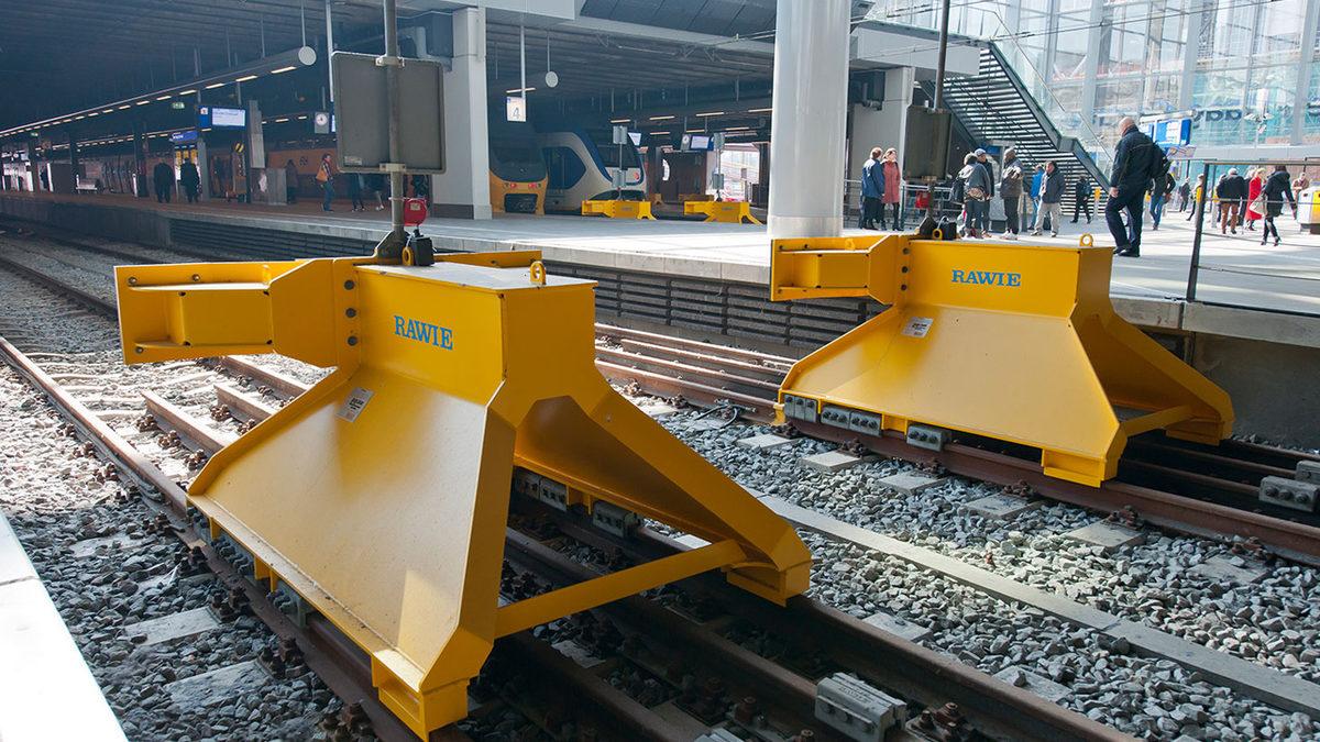 Tren Raylarının Sonundaki Bu Basit Görünümlü Parçanın Aslında Nasıl Bir Hayati Görevi Var?