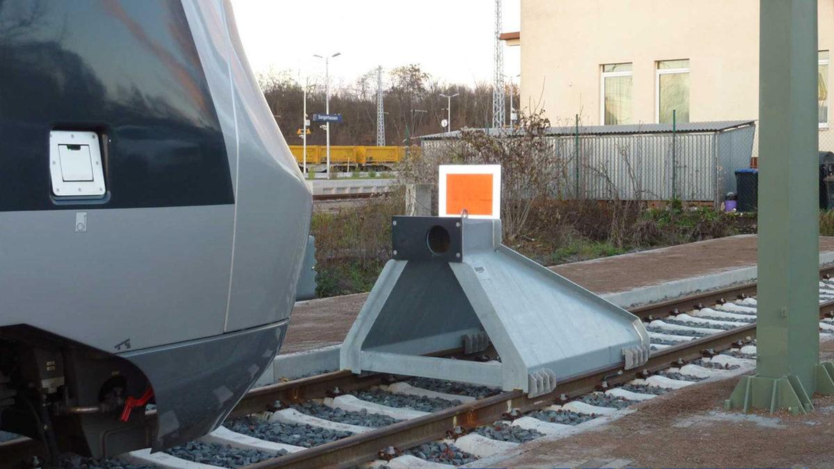 Tren Raylarının Sonundaki Bu Basit Görünümlü Parçanın Aslında Nasıl Bir Hayati Görevi Var?