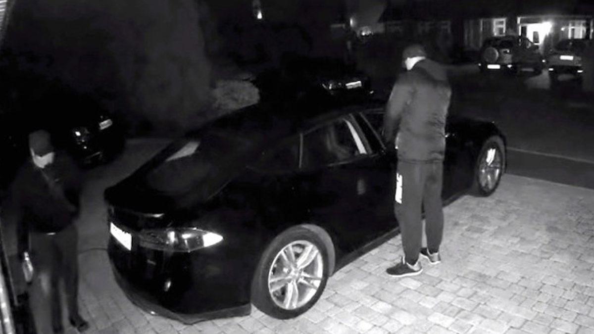 Baş Belası mı? Neden Hırsızlar Tesla Arabaları Çalmaktan Uzak Duruyor?