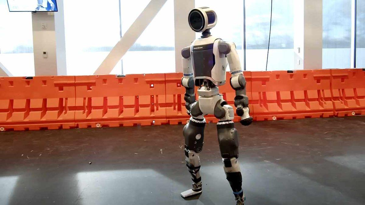 Boston Dynamics’in İnsansı Robotu Atlas’ın Yeni Versiyonu Sahneye Çıktı! [Video]