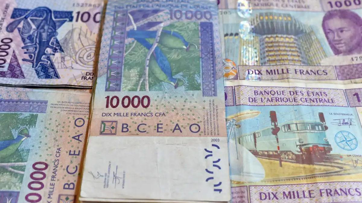 Tarihin İlginç Finansal Kararları: Neden Bazı Ülkeler Kendi Paralarını Çıkarmaktan Vazgeçti?