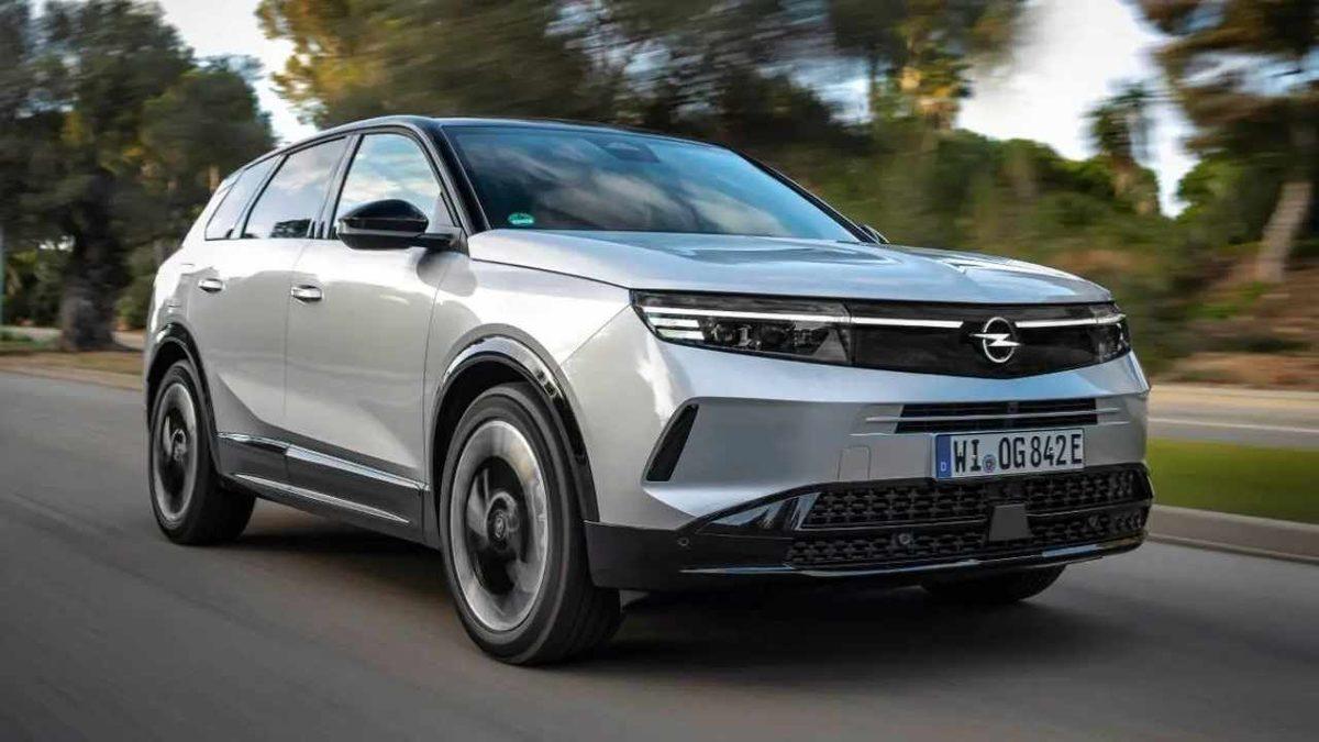 Yeni Opel Grandland’in Şarj Edilebilir Hibrit Seçeneği Duyuruldu