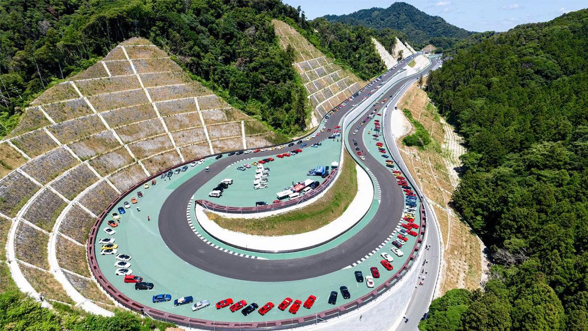 Davet Almadan Giremiyorsunuz: İşte Japonya’nın Ultra Zenginlerinin Oynamaya Geldiği Dünyanın Tek Lüks Sürüş Kulübü