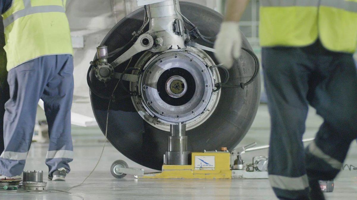 Çelikler Tarihe Karıştı: Uçakların İniş Takımlarında Artık Neden Karbon Frenler Tercih Ediliyor?