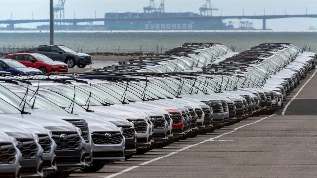 Sizi En İyi Biz Anlarız: Donald Trump, Otomobillere %25 Ek Vergi Getiren Yasayı Onayladı