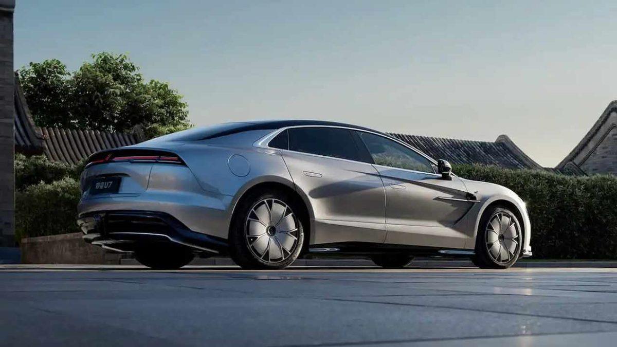 BYD, Lüksü ve Gücü Uygun Fiyata Sığdırdığı Yeni Modelini Tanıttı: İşte Karşımızda Yangwang U7!