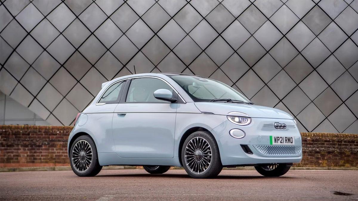 Gören Bir Daha Bakıyor: İşte Eskinin Tarzıyla Geleceğin Teknolojisini Buluşturan Retro Tasarımlı Elektrikli Arabalar