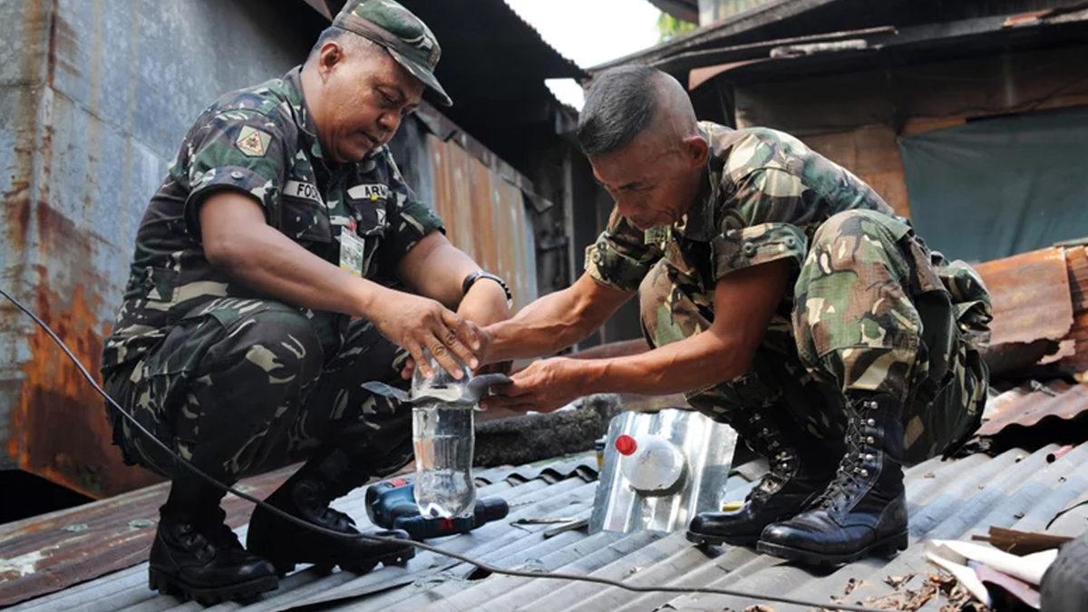 Gelişmekte Olan Ülkelerde Evler Nasıl Aydınlanıyor? İşte 1 Litre Suyla Bedava Işık Sağlayan Basit Ama Dâhiyane Buluş!
