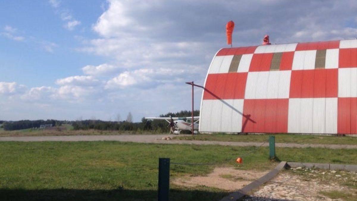 Bazı Havaalanı Binaları Neden Özellikle Kırmızı-Beyaz Dama Tahtası Desenine Boyanıyor?