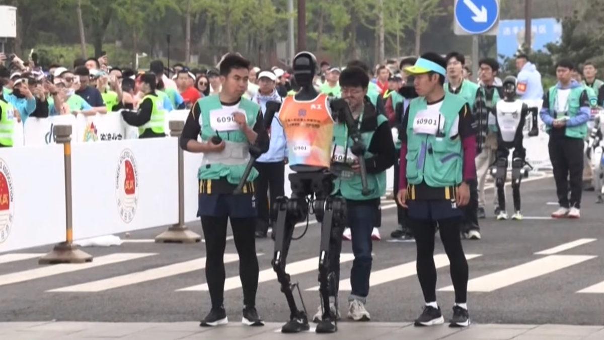 İnsanlar ile İnsansı Robotlar Koşu Yarışı Yaptı: Peki Kim Kazandı? [Video]