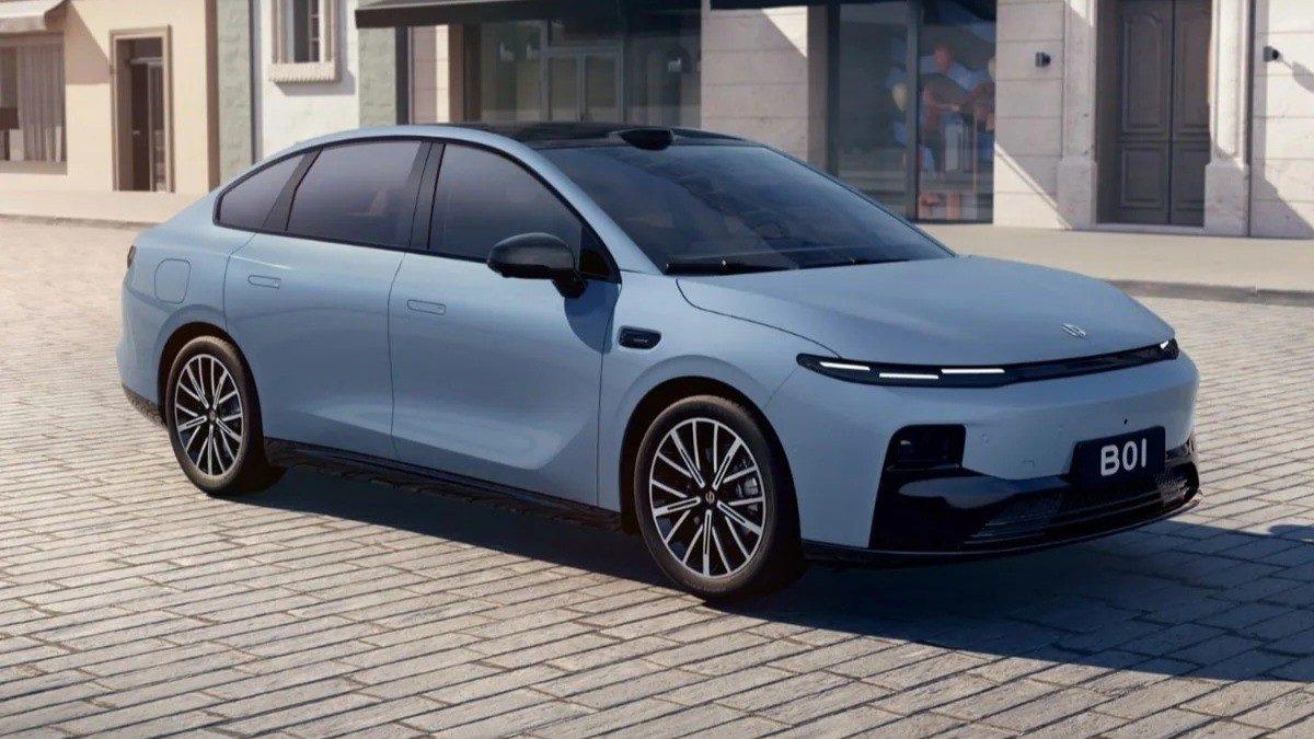 Leapmotor’un Yeni Elektrikli Sedanı B01’in Küresel Fiyatı Açıklandı (Vergili Haliyle Bile Türkiye’nin En Çok Satılan Otomobilinden Ucuz)