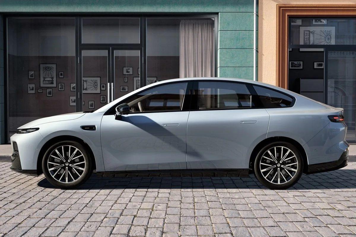 Leapmotor’un Yeni Elektrikli Sedanı B01’in Küresel Fiyatı Açıklandı (Vergili Haliyle Bile Türkiye’nin En Çok Satılan Otomobilinden Ucuz)