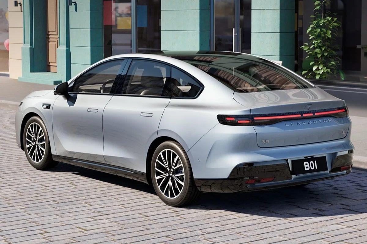 Leapmotor’un Yeni Elektrikli Sedanı B01’in Küresel Fiyatı Açıklandı (Vergili Haliyle Bile Türkiye’nin En Çok Satılan Otomobilinden Ucuz)