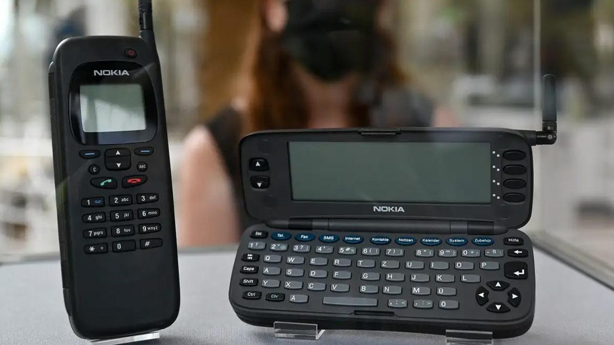 Bugünkü Akıllı Telefonların Öncüsü Olan Nokia 9000 Communicator’ün Kulağa Şaka Gibi Gelen Özellikleri!