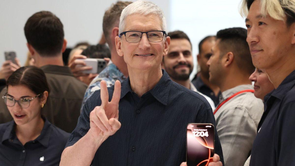 Apple, Trump Yüzünden Ne Kadar Gümrük Vergisi Ödediğini Açıkladı (iPhone’lara Yine mi Zam Geliyor?)