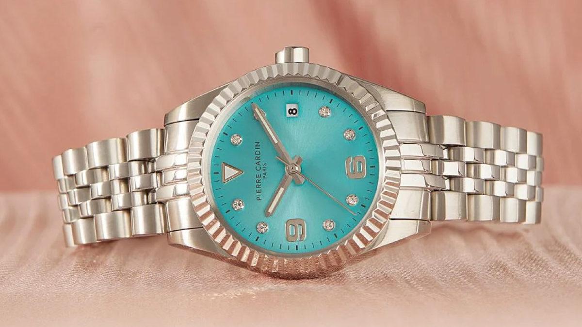 Annesine Ne Hediye Alacağına Karar Veremeyenler İçin Şık ve Kullanışlı Saat Tavsiyeleri