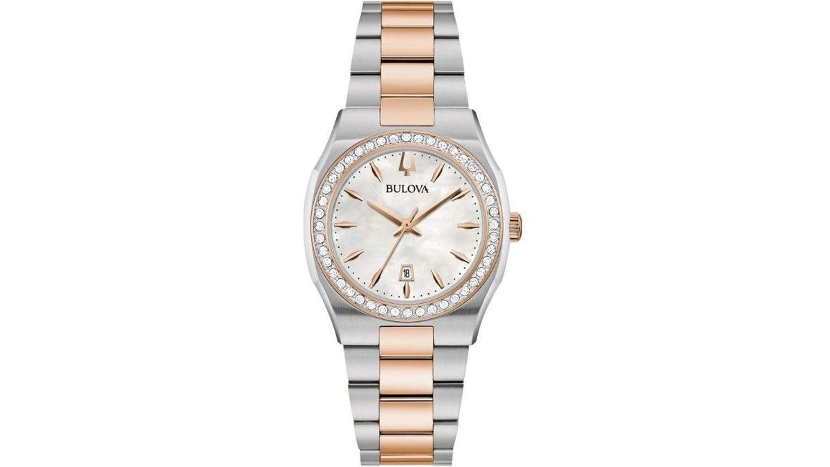 Annesine Ne Hediye Alacağına Karar Veremeyenler İçin Şık ve Kullanışlı Saat Tavsiyeleri