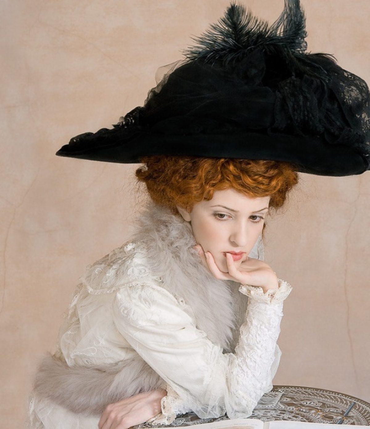 Ünlü Ressamların Resimlerini Gerçeğe Uyarlayan Kadın Sanatçı