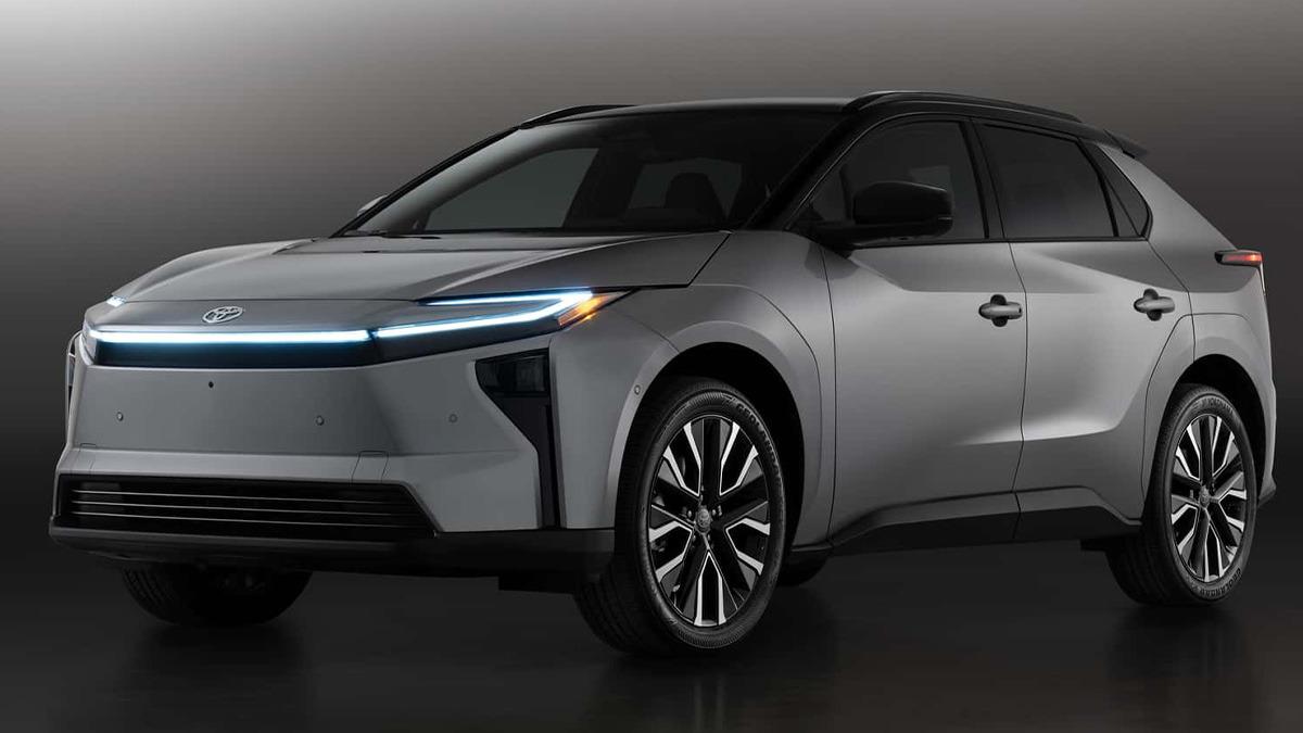 Toyota’nın Yeni Elektrikli Otomobili "bZ" Tanıtıldı (Nihayet Aktivasyon Kodu Gibi Olan İsmi Değişti)