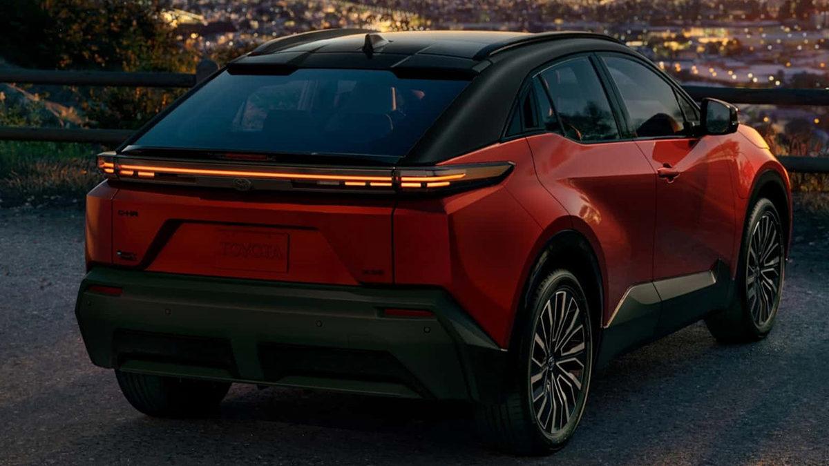 Hibrite Veda: 2026 Model Toyota C-HR, Tam Elektrikli Motor ile Tanıtıldı