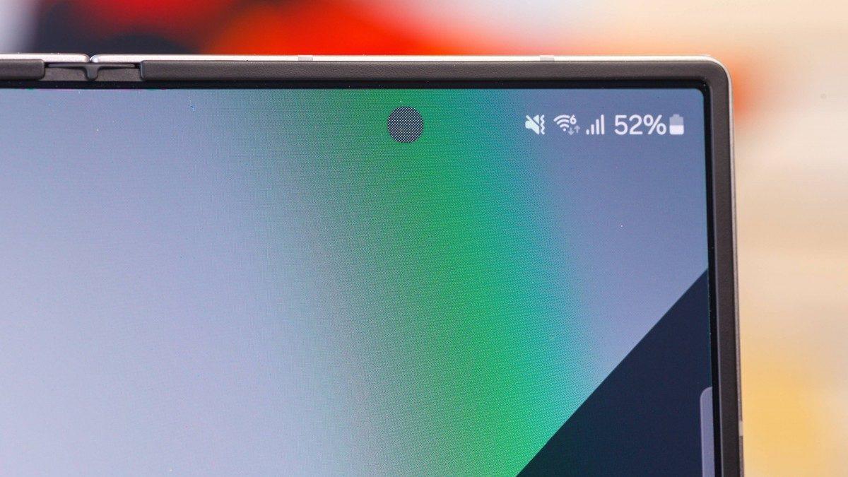 Apple Katlanabilir iPhone Üzerine Yoğunlaşıyor: iPhone Fold Ekran Altı Kamera ile Gelecek!