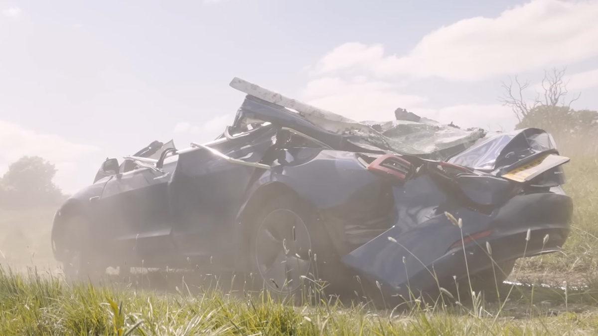 Tesla Protestolarında Zirveyi Gördük: Bu Kez Bir Tesla, Tankla Ezildi! [Video]