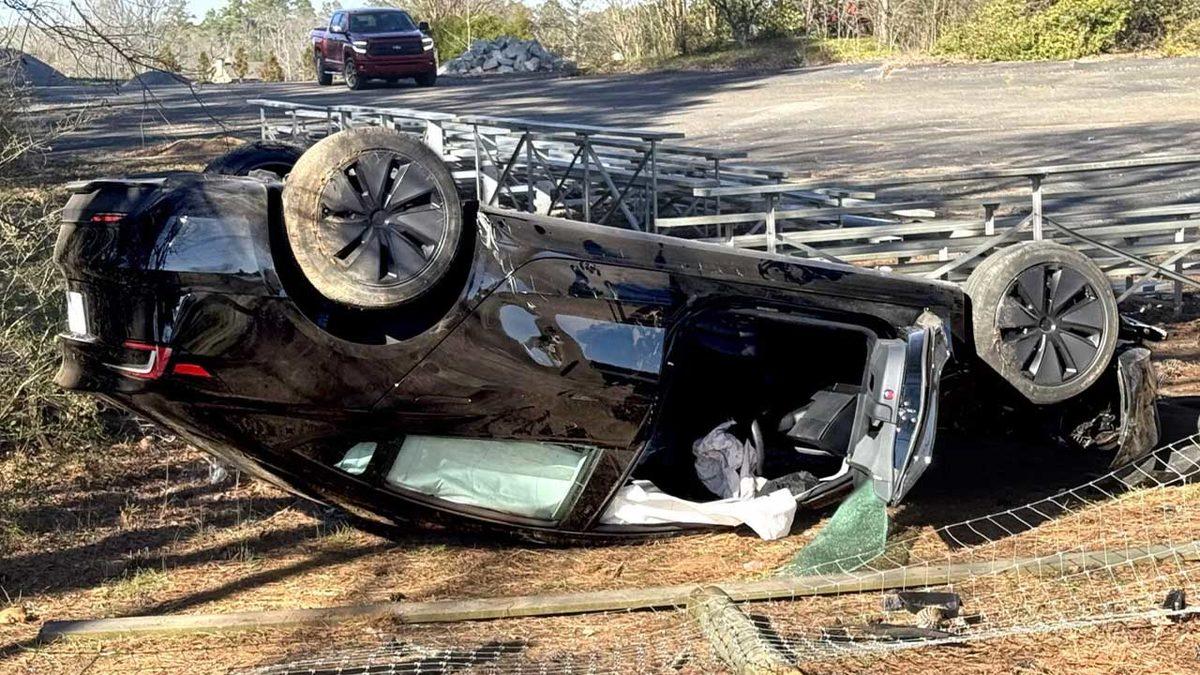 Tesla Model 3, Otonom Sürüşteyken Akılalmaz Bir Kazaya Karıştı [Video]
