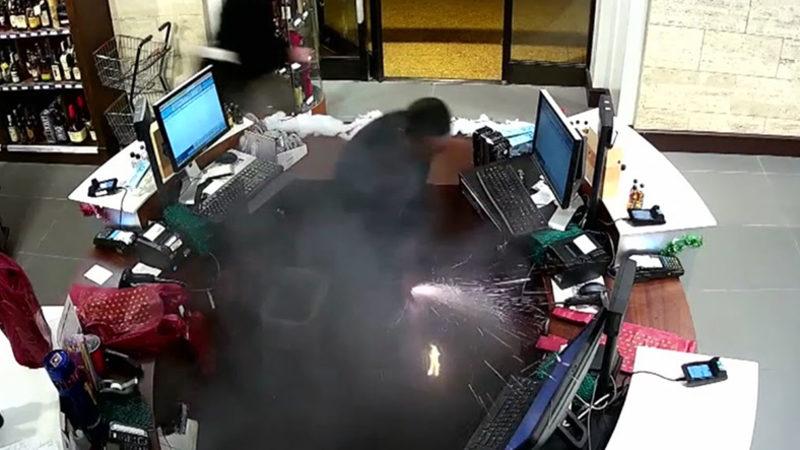 Amerika’da Bir Kişinin Elektronik Sigarası Patladı!