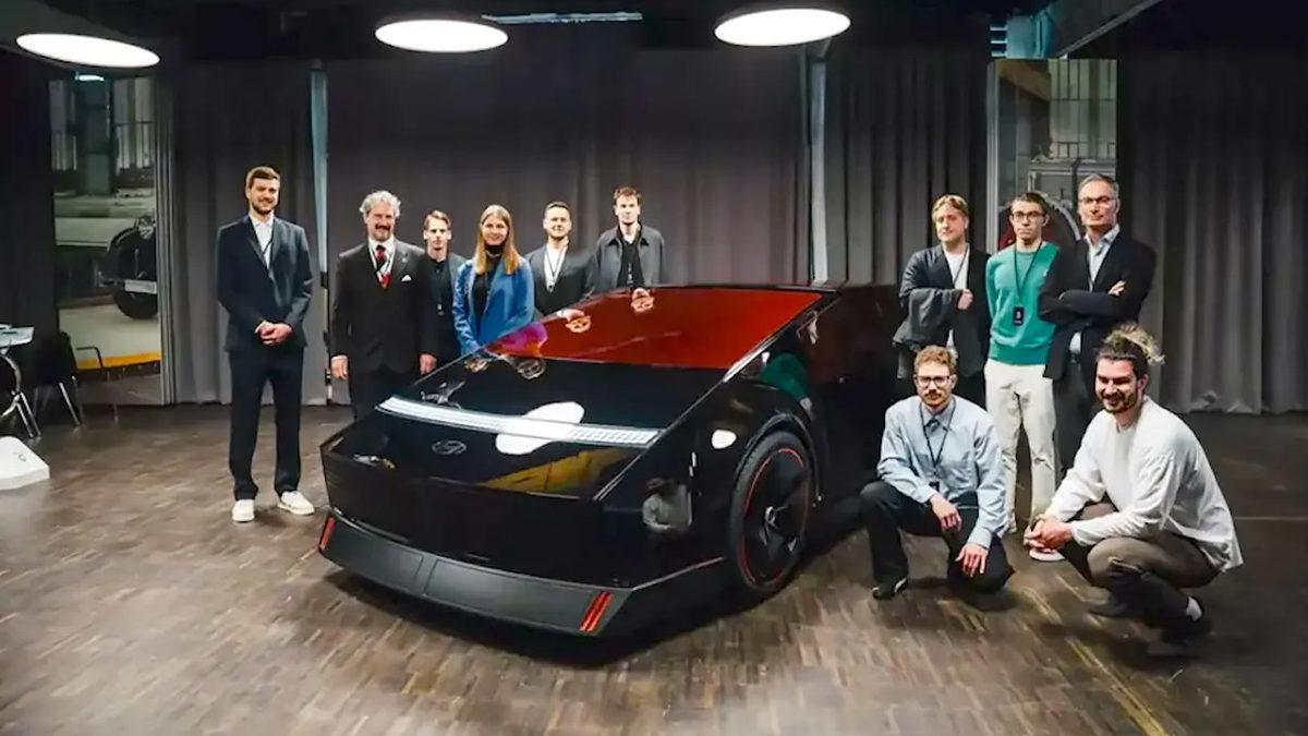 Hyundai’dan Geleceğe Dönüş Filminden Çıkmış Gibi Görünen Fütüristik Tasarımlı Konsept Otomobil: OBSIDIAN