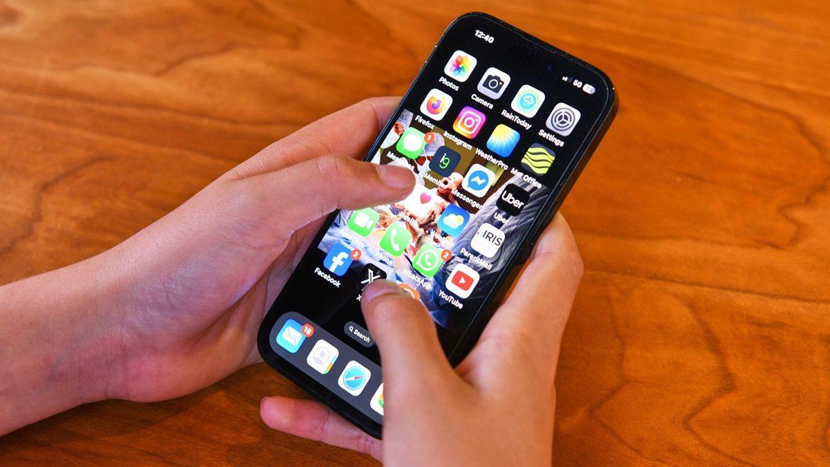 Kuzey Kore’den Kaçırılan Bir Akıllı Telefon İncelendi (Böylesi Bir Diktatörlüğe Hayret Edeceksiniz)