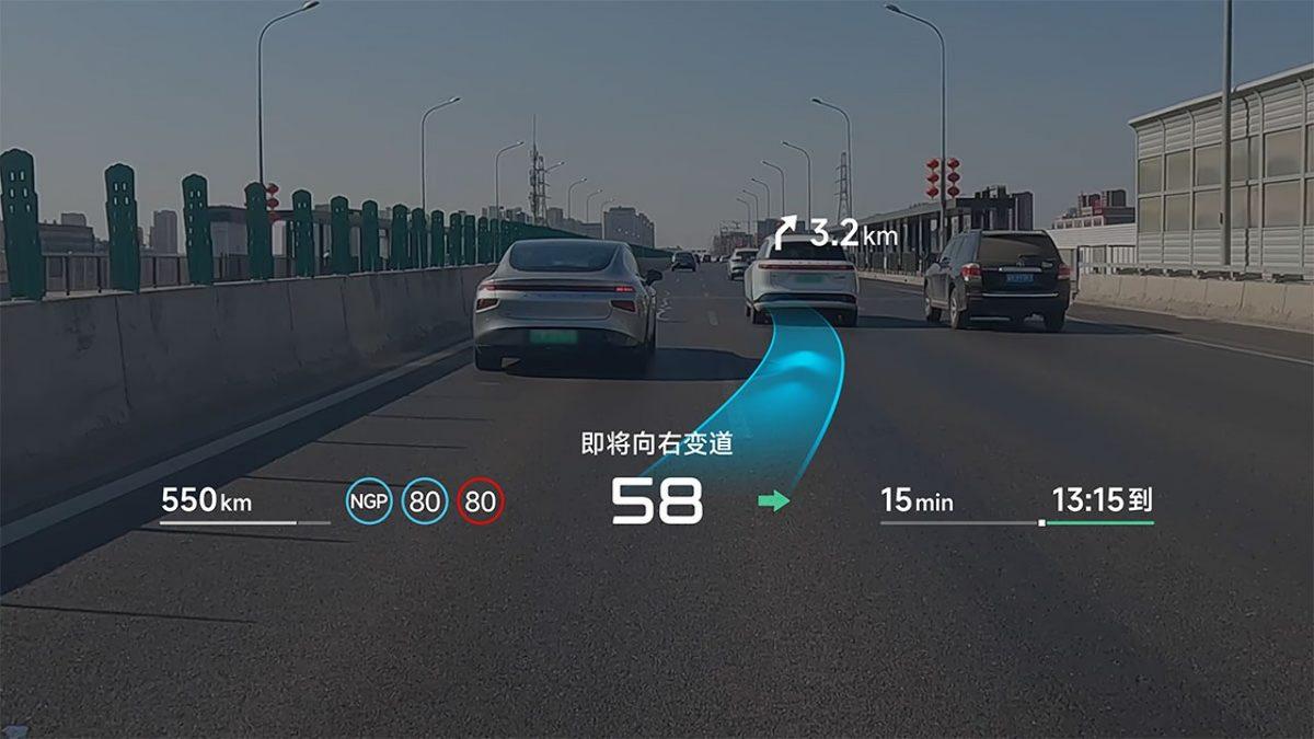 Huawei, Video Oyunda Otomobil Sürüyormuş Gibi Hissedeceğiniz Yeni Nesil Head-Up Display Teknolojisini Tanıttı