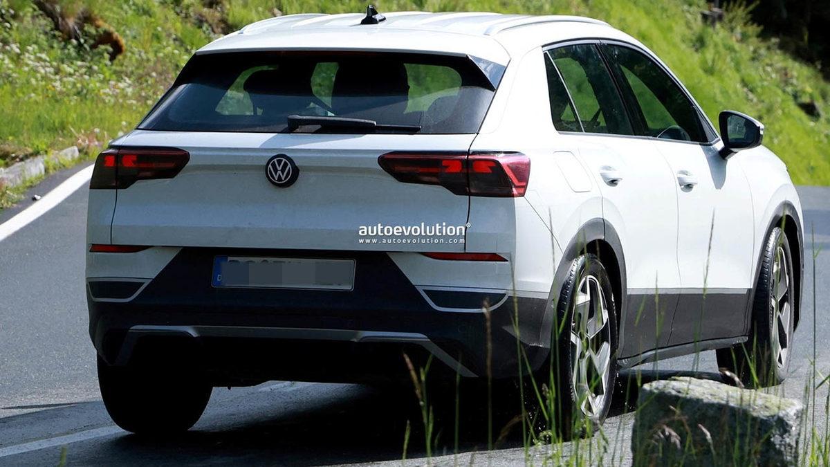 2026 Volkswagen T-Roc, Bir Kez Daha Casus Kameralara Yakalandı: İşte Tasarımı!