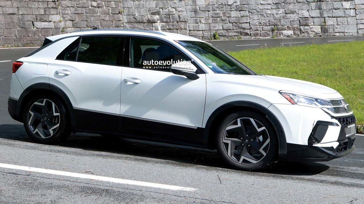 2026 Volkswagen T-Roc, Bir Kez Daha Casus Kameralara Yakalandı: İşte Tasarımı!
