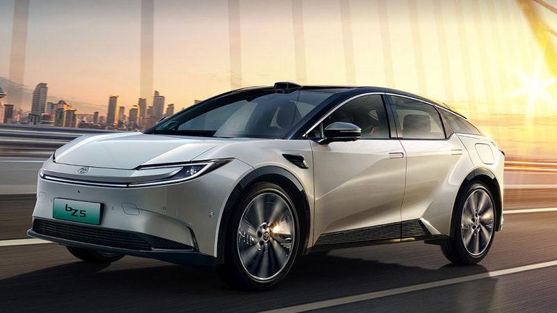 Biz Bu Paraya Corolla Alamıyoruz: Toyota, Aşırı Uygun Fiyata Efsane Özellikler Sunan Elektrikli Otomobili bZ5’i Tanıttı!
