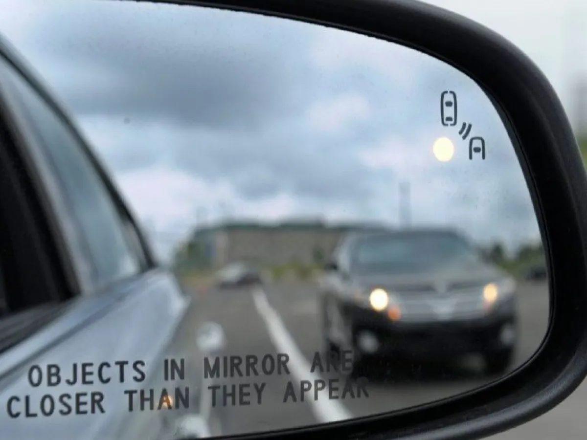 Otomobillerde Aynalar Neden Asla Tam Düz Değildir? İşte Hayati Önem Taşıyan Sebebi