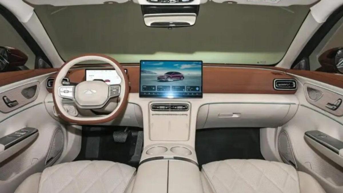 Chery’den Menzili ile Dudak Uçuklatacak Hibrit Sedan: Türkiye’ye Gelme İhtimali de Var!