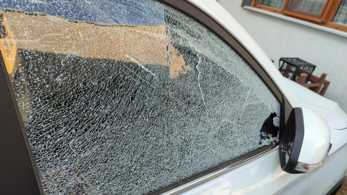 Otomobil Camları Kırıldığında Neden Tabak Bardak Gibi Kırılmak Yerine Kum Gibi Küçük Parçalara Dağılır?