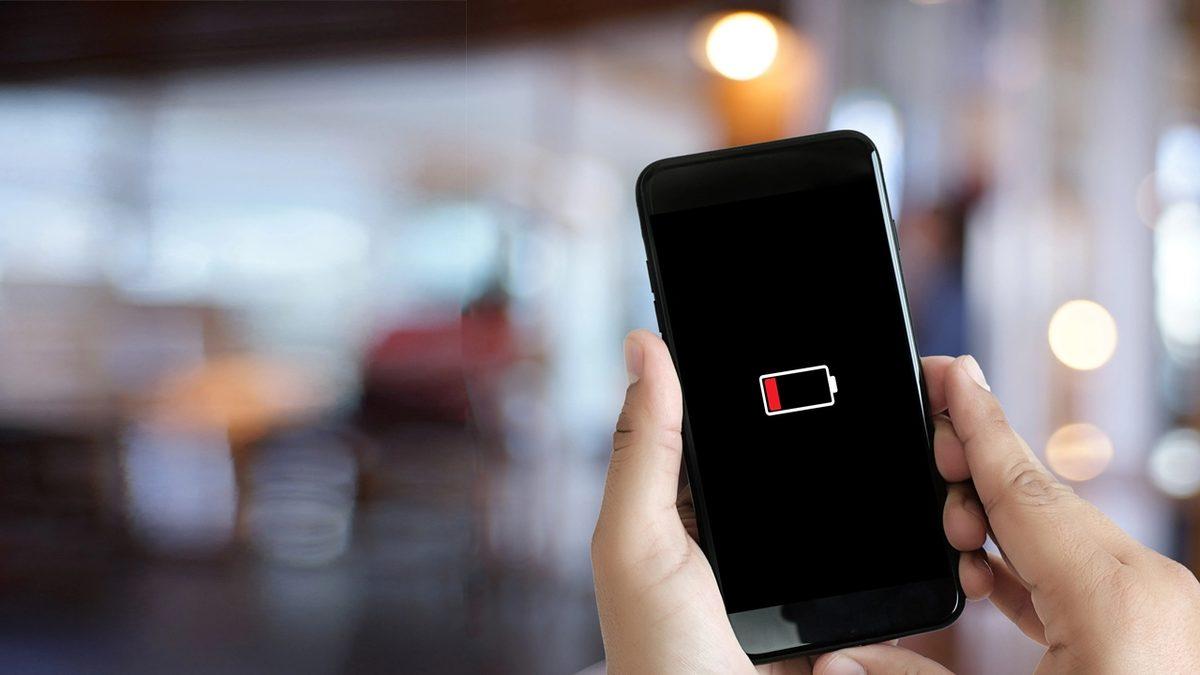 Telefonlar, Şarjı %1’de Dakikalarca Kullanılabilirken Neden Bazen %20’de Aniden Kapanır?