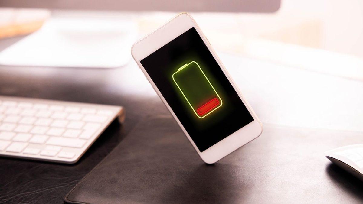 Telefonlar, Şarjı %1’de Dakikalarca Kullanılabilirken Neden Bazen %20’de Aniden Kapanır?