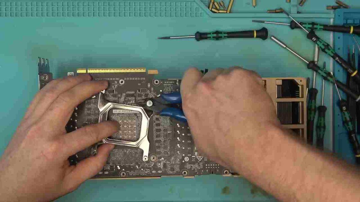 Sahte Ekran Kartı Skandallarına Bir Yenisi Daha Eklendi: Bir Kişi “Ucuza” Aldığı RTX 5090 ile Dolandırıldı