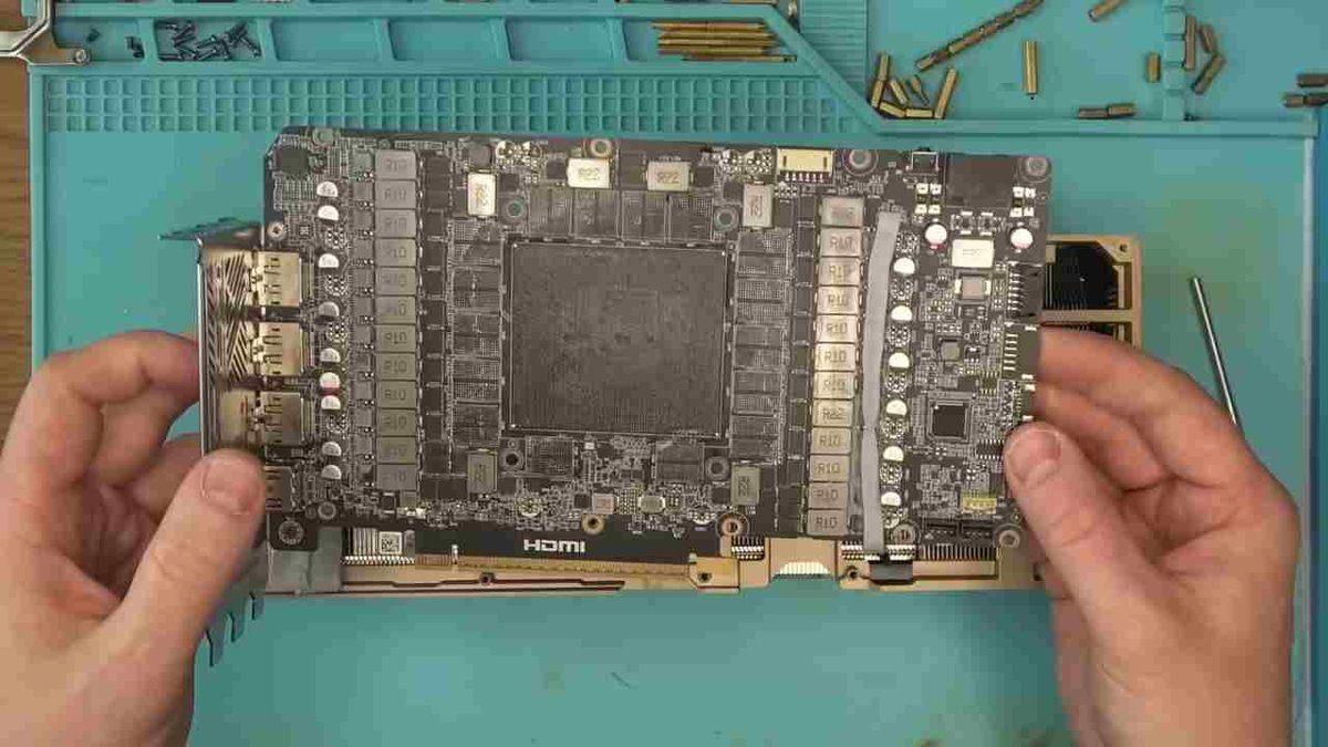 Sahte Ekran Kartı Skandallarına Bir Yenisi Daha Eklendi: Bir Kişi “Ucuza” Aldığı RTX 5090 ile Dolandırıldı