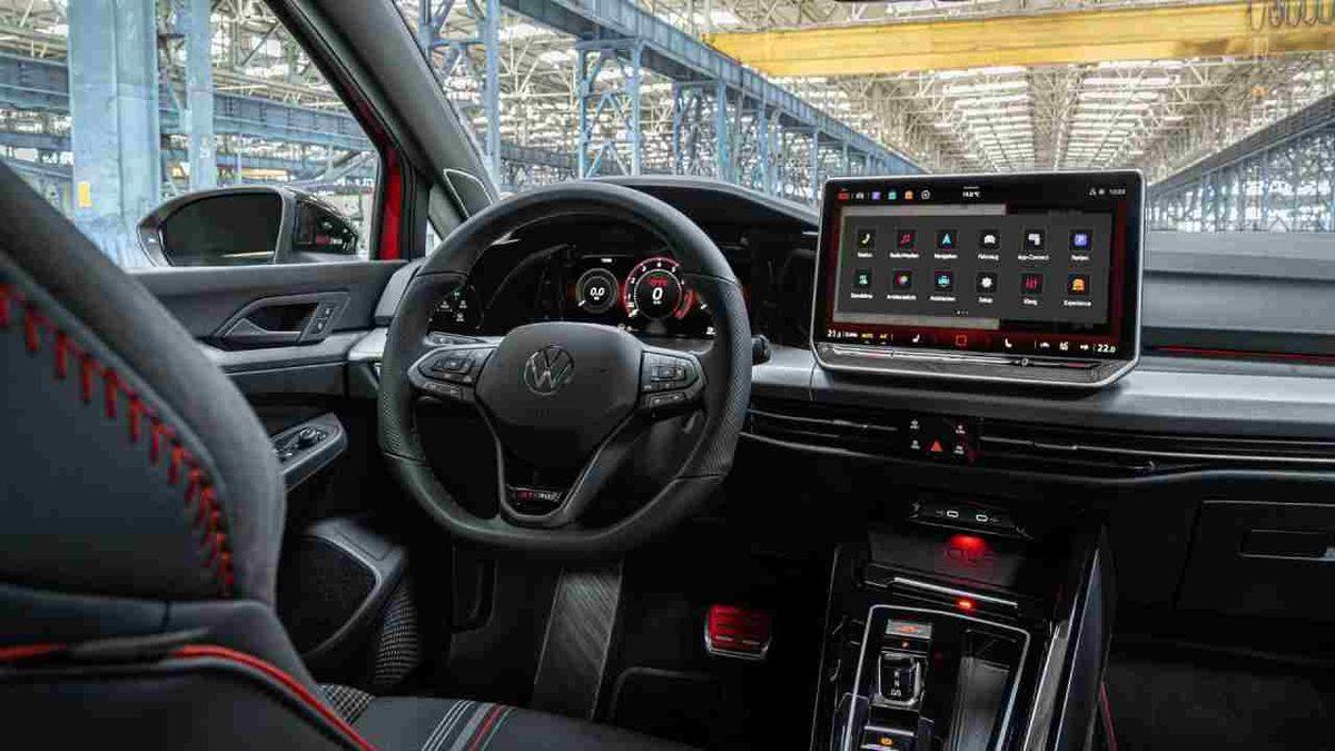 GTI’ın Şimdiye Kadarki En Güçlüsü: İşte Karşımızda Volkswagen Golf GTI Edition 50