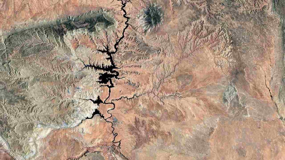 Google Earth 20. Yılına Özel Yapay Zekâ Destekli Yeni Özellikler ile Güncellendi: Üstelik Tarihî Sokak Görünümü de Geliyor!