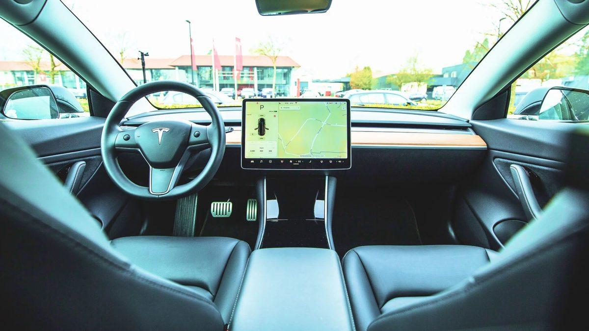 Tesla Otomobillerin Ne Sıklıkla Yandığı ya da Kaza Yaptığı Açıklandı: Veriler Şaşırtıcı!