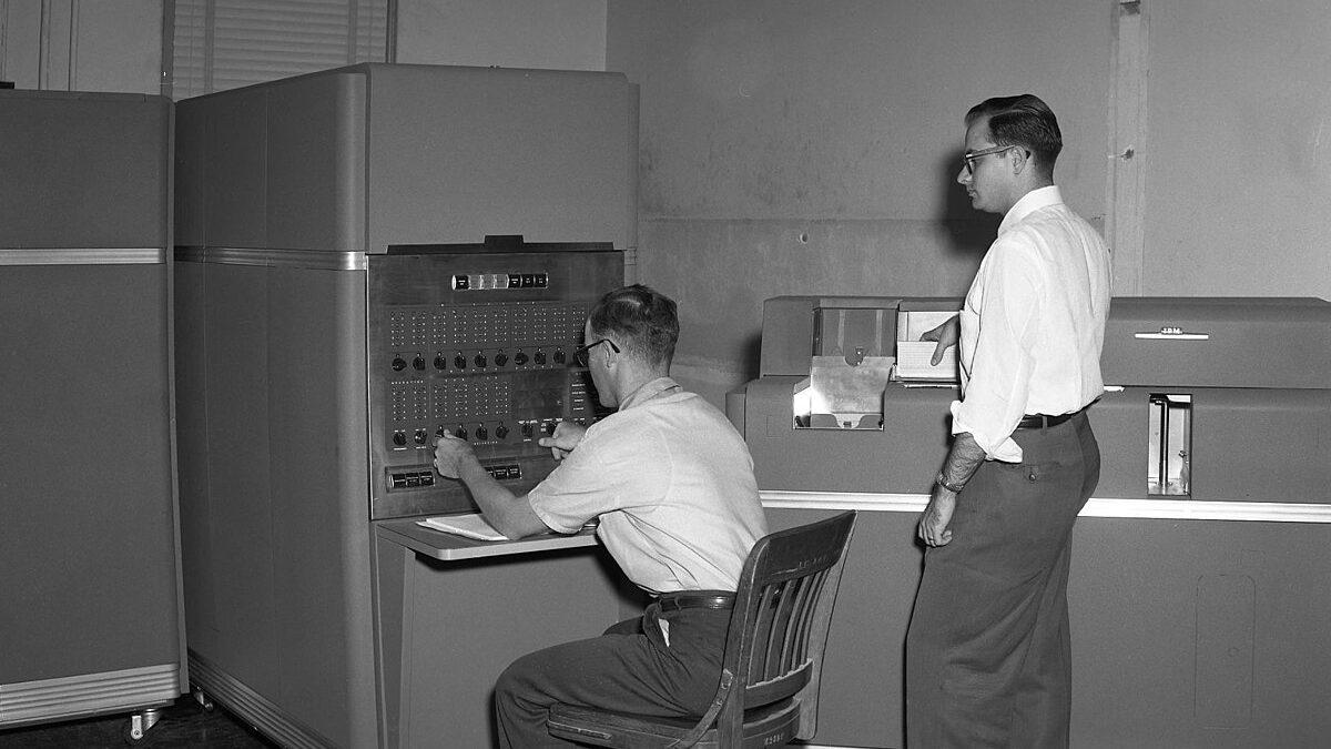 Türkiye’deki İlk Bilgisayarın Nasıl Olduğunu Hiç Merak Etmiş miydiniz? Özelliklerine Şaşıracaksınız!