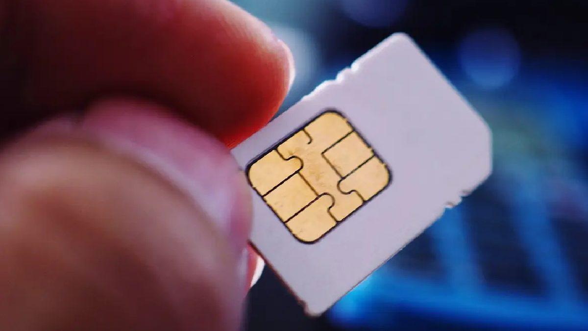 Herkesin Aklına En Az Bir Kez Gelmiştir: SIM Kartların Neden Bir Köşesi Hep Kesik Tasarlanır?